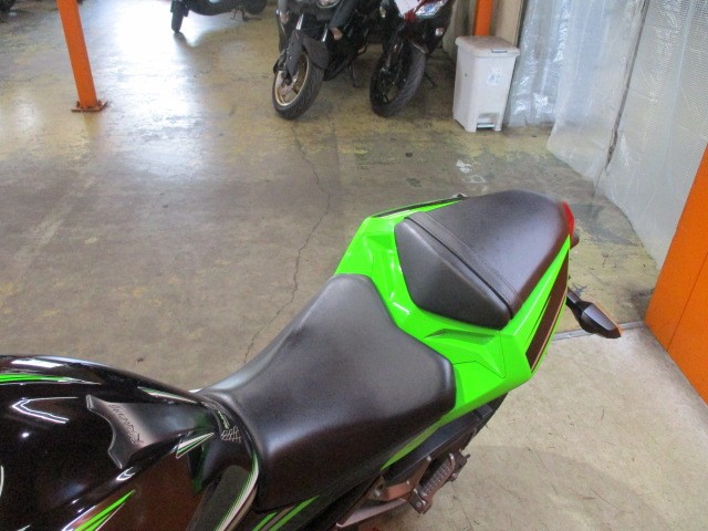 シートもこの通り破れもなければへたりもありません！来店が難しい場合にはお電話にて通販も可能ですよ！